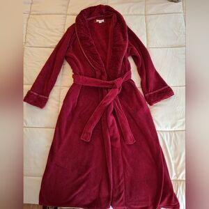 Oscar De La Renta Plush Burgundy Robe